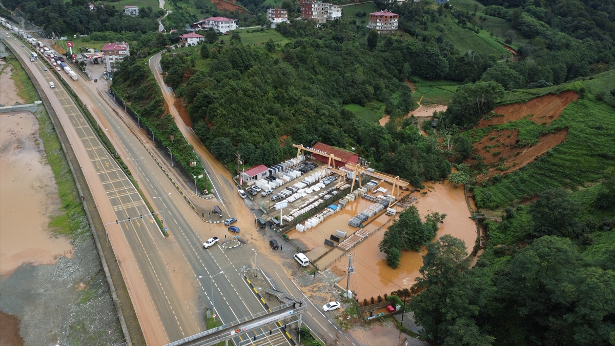 GÜNCELLEME - Rize'de sağanak etkili oldu