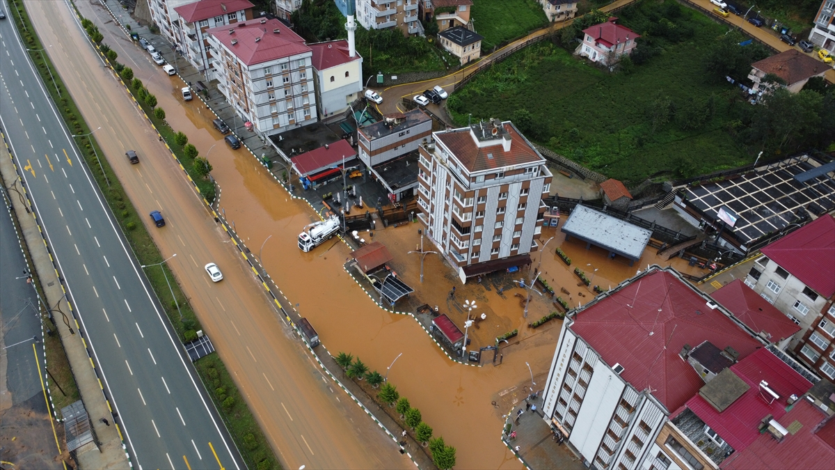 GÜNCELLEME - Rize'de sağanak etkili oldu