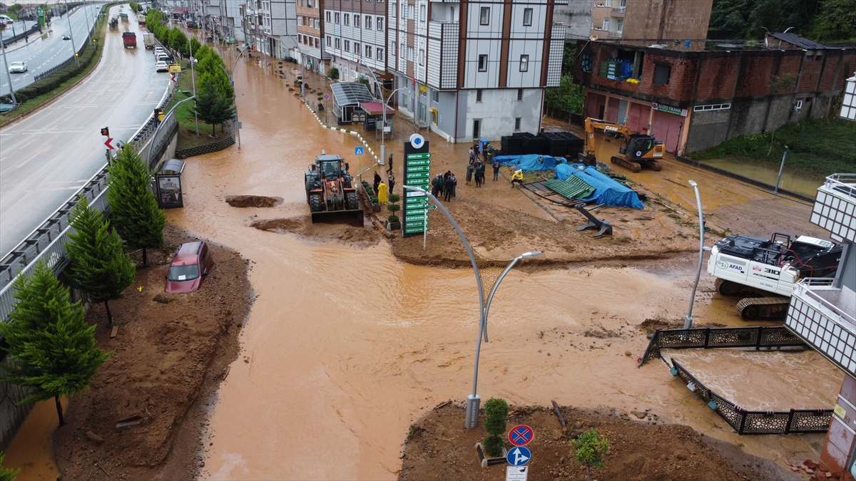 GÜNCELLEME - Rize'de sağanak etkili oldu