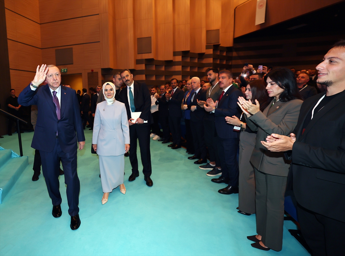Cumhurbaşkanı Erdoğan, "Şehit Yakınları, Gazi ve Gazi Yakınlarımızın Kamu Kurumlarına Yerleştirilmesi Kura Töreni"nde konuştu: (1)