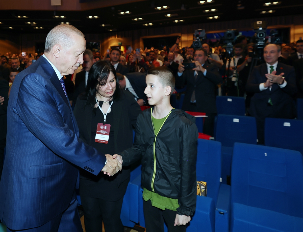 Cumhurbaşkanı Erdoğan, "Şehit Yakınları, Gazi ve Gazi Yakınlarımızın Kamu Kurumlarına Yerleştirilmesi Kura Töreni"nde konuştu: (1)
