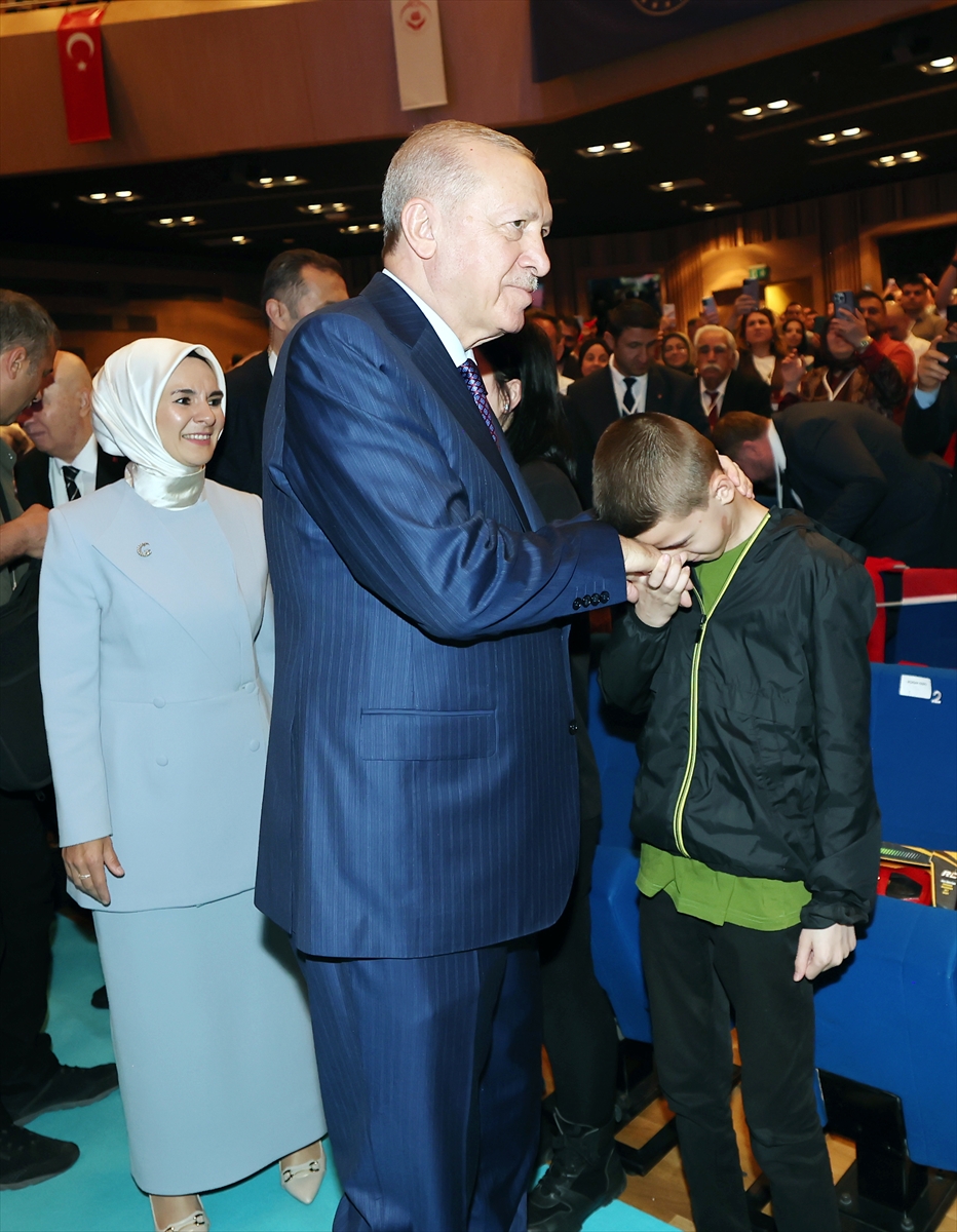 Cumhurbaşkanı Erdoğan, "Şehit Yakınları, Gazi ve Gazi Yakınlarımızın Kamu Kurumlarına Yerleştirilmesi Kura Töreni"nde konuştu: (1)