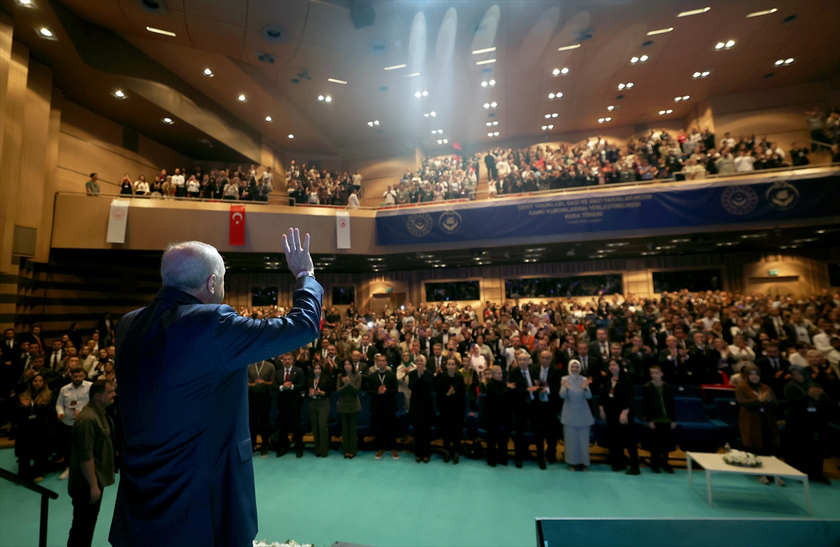 Cumhurbaşkanı Erdoğan, "Şehit Yakınları, Gazi ve Gazi Yakınlarımızın Kamu Kurumlarına Yerleştirilmesi Kura Töreni"nde konuştu: (1)