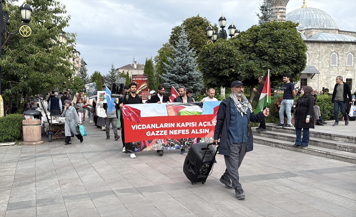 Erzurum'da sağlıkçılar: Gazze için 149. hafta yürüyüşü