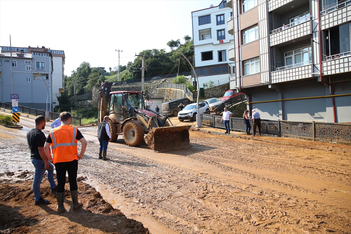 İyidere Belediye Başkanı Saffet Mete: Selde 12 araç, 21 iş yeri zarar gördü