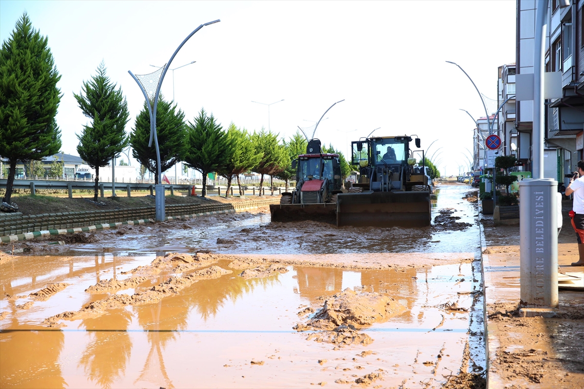 İyidere Belediye Başkanı Saffet Mete: Selde 12 araç, 21 iş yeri zarar gördü