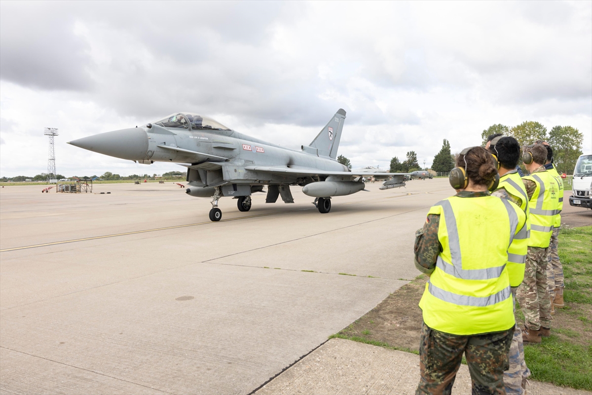 MSB: Eurofighter bakım tesisleri İngiltere'de incelendi