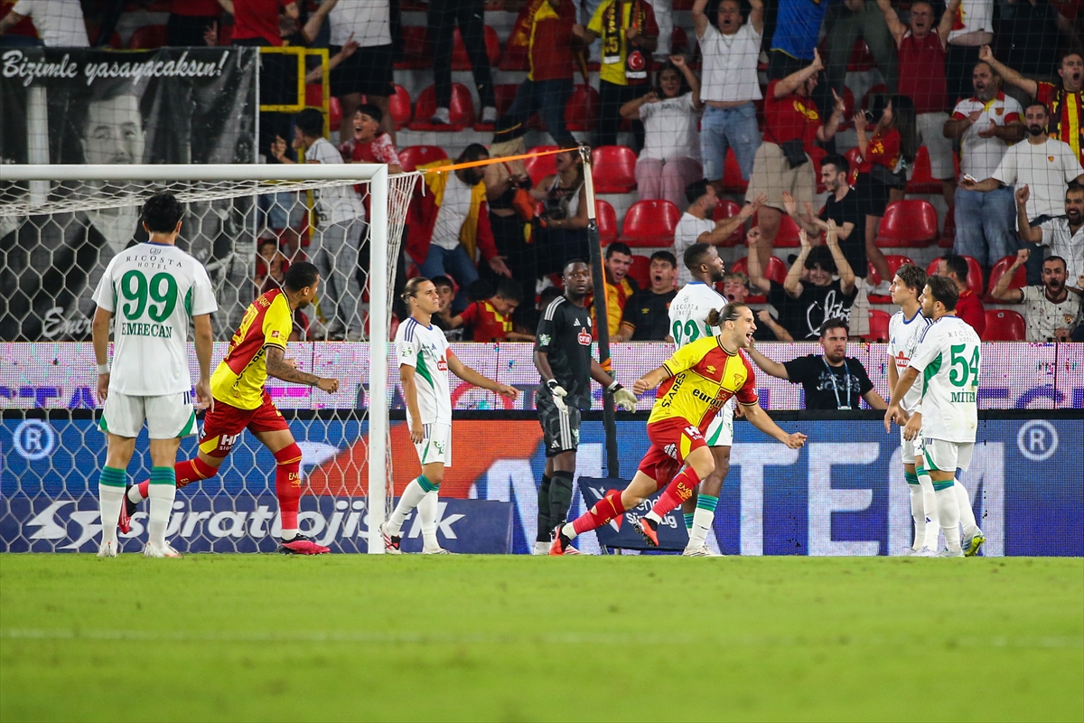 Trendyol Süper Lig: Göztepe, Çaykur Rizespor'u ilk yarıda 1-0 yendi