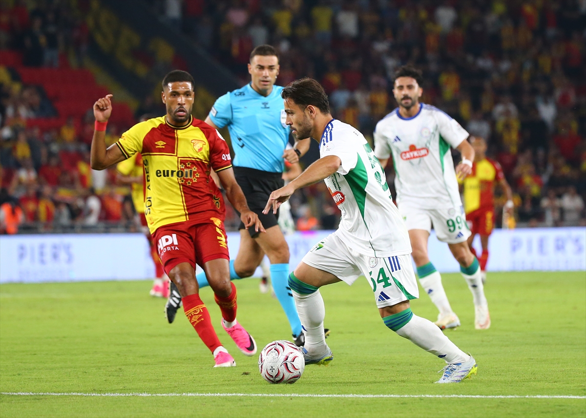 Trendyol Süper Lig: Göztepe, Çaykur Rizespor'u ilk yarıda 1-0 yendi