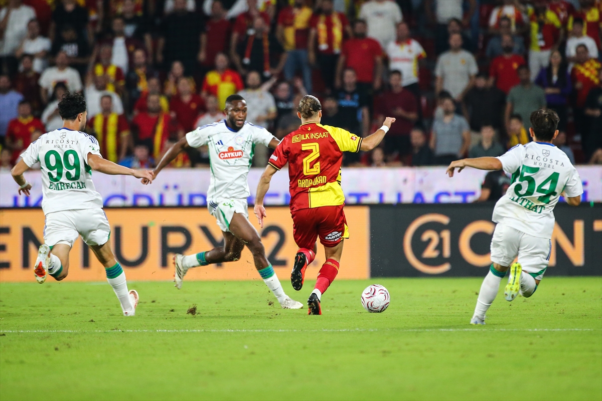 Trendyol Süper Lig: Göztepe, Çaykur Rizespor'u ilk yarıda 1-0 yendi