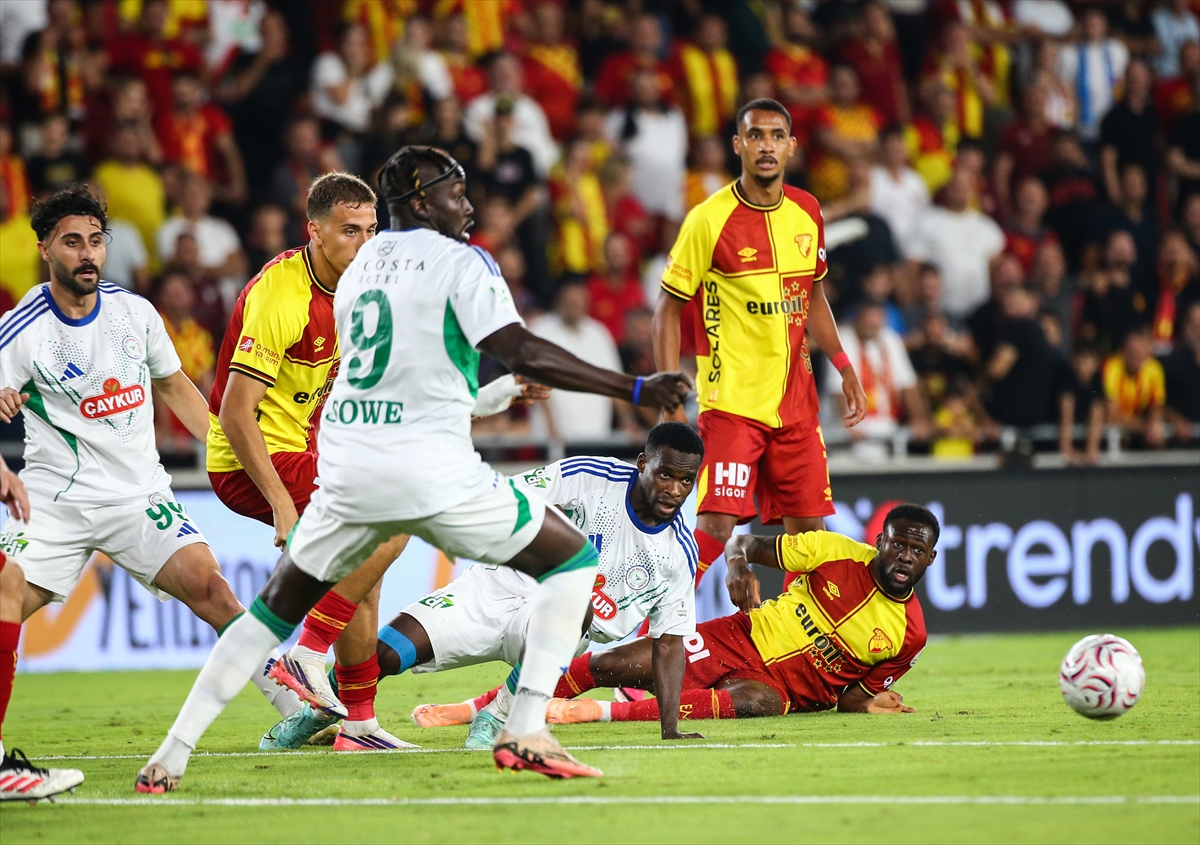Trendyol Süper Lig: Göztepe, Çaykur Rizespor'u ilk yarıda 1-0 yendi