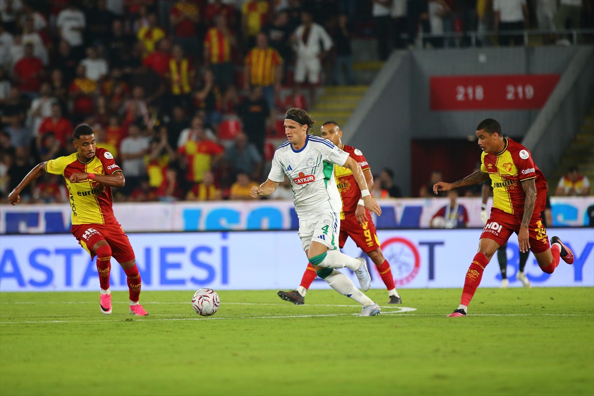 Trendyol Süper Lig: Göztepe, Çaykur Rizespor'u ilk yarıda 1-0 yendi