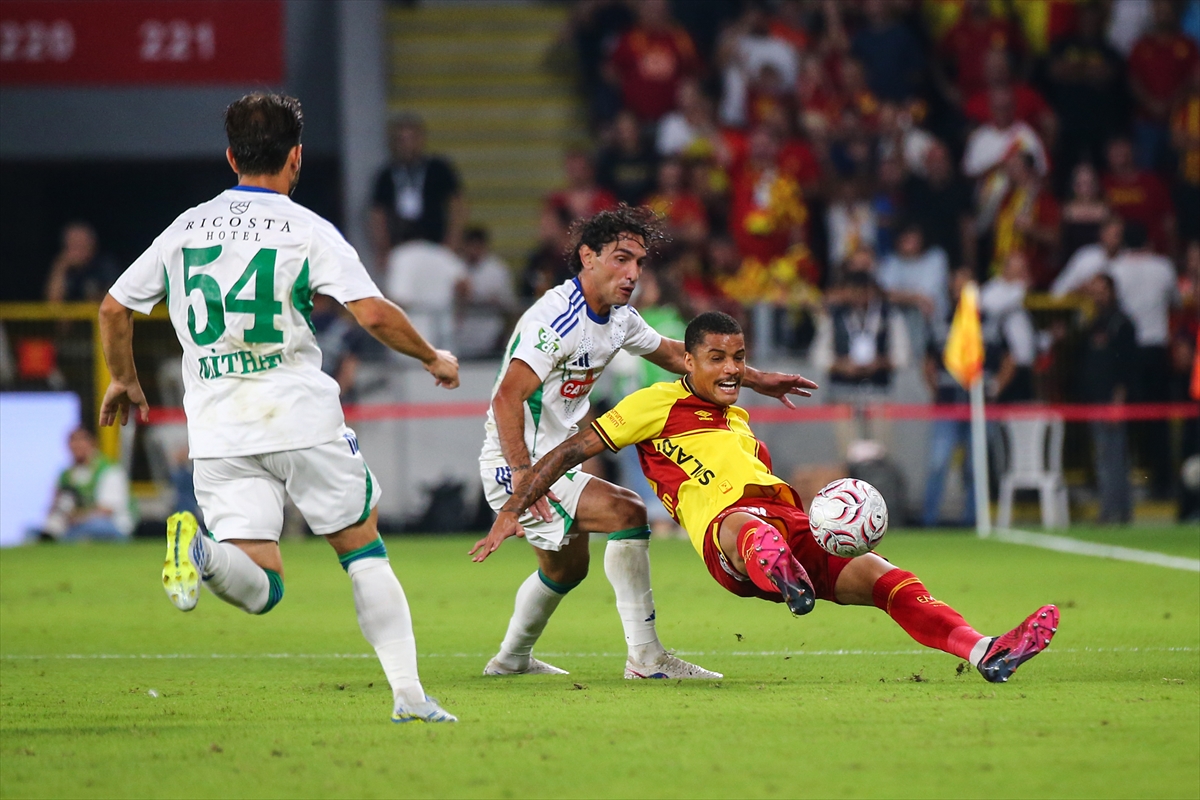 Trendyol Süper Lig: Göztepe, Çaykur Rizespor'u ilk yarıda 1-0 yendi