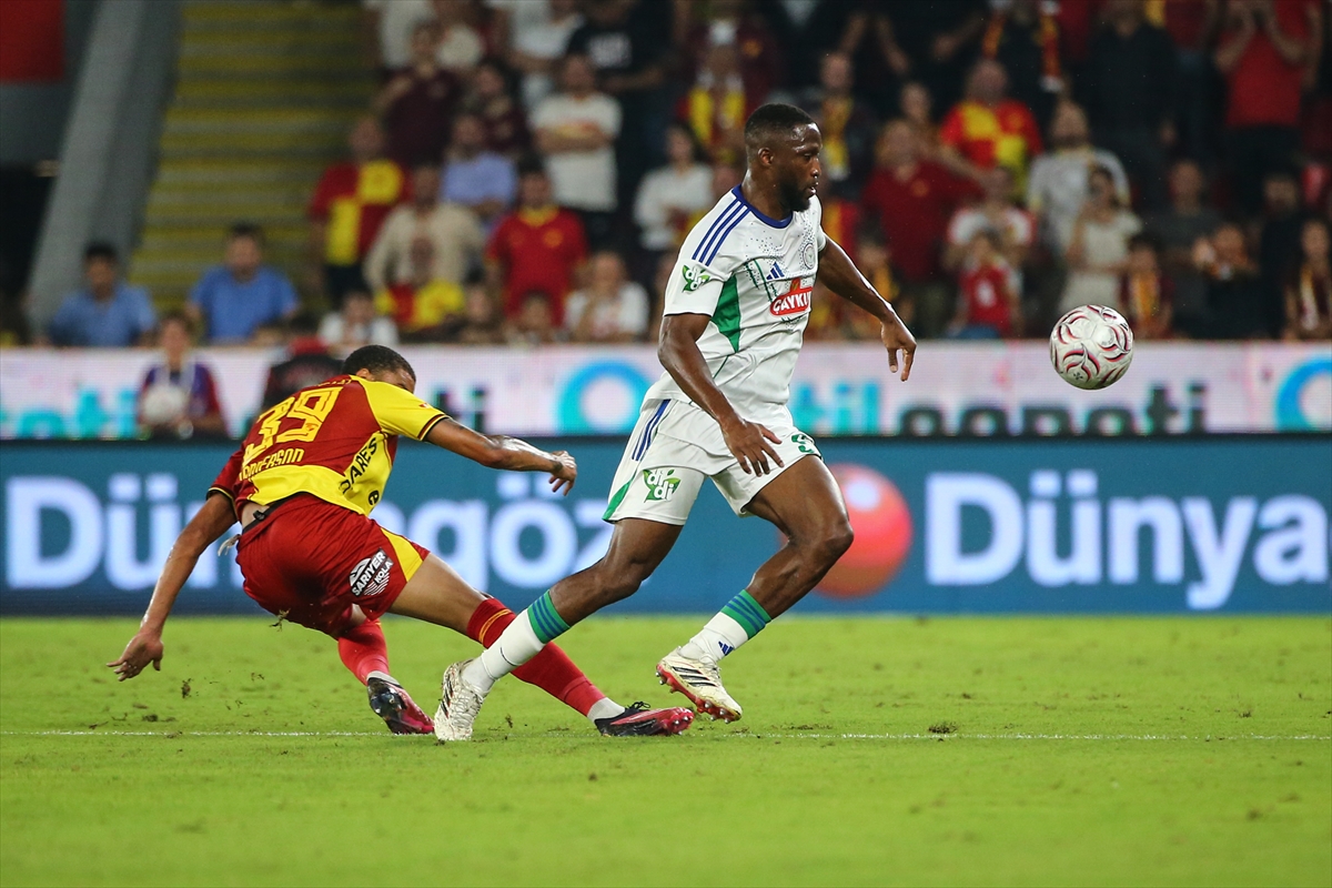 Trendyol Süper Lig: Göztepe, Çaykur Rizespor'u ilk yarıda 1-0 yendi