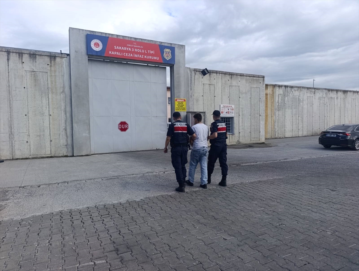 Sakarya'da uyuşturucu operasyonu: 6 kilo esrar ve 4 tutuklama