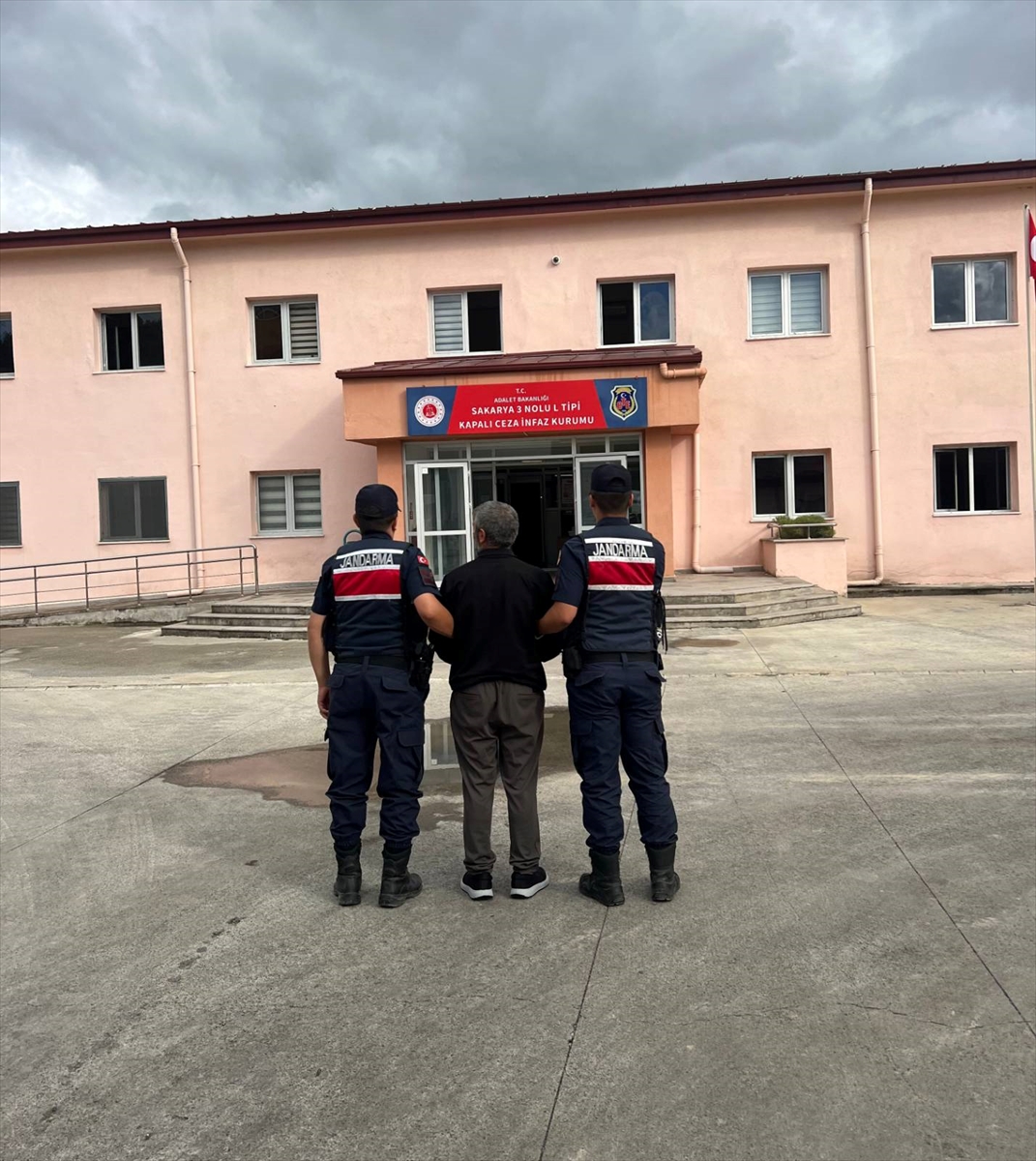 Sakarya'da uyuşturucu operasyonu: 6 kilo esrar ve 4 tutuklama