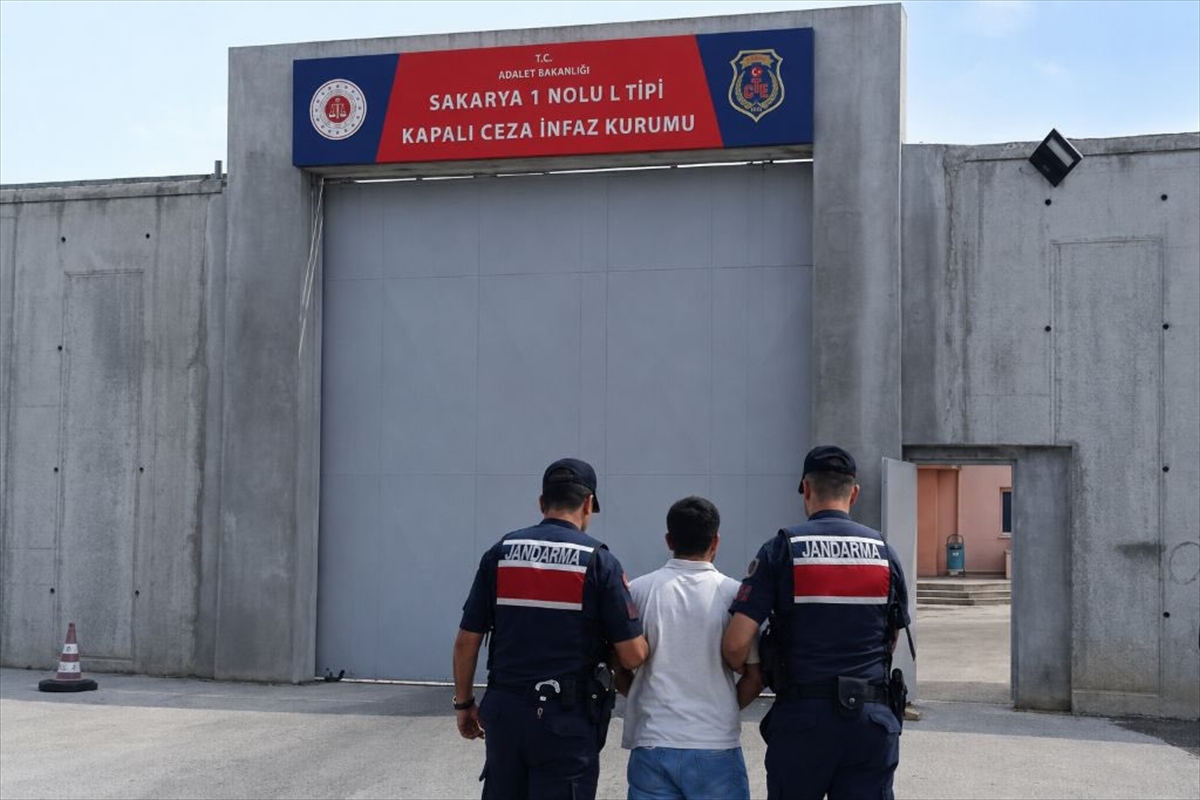 Sakarya'da uyuşturucu operasyonu: 6 kilo esrar ve 4 tutuklama