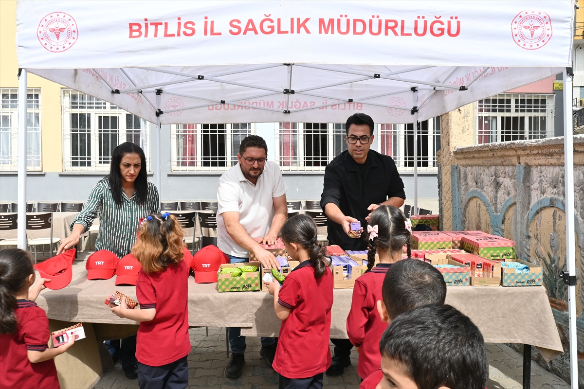 Bitlis'te TRT Sinema Tırı çocuklara sinema keyfi yaşattı