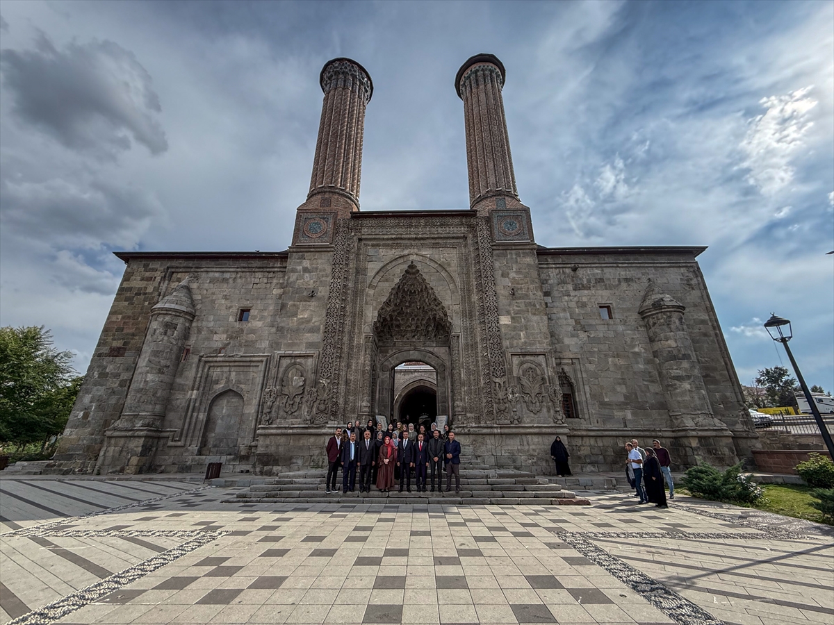 Vali Aydın Baruş: Erzurum'un kültürel zenginliği sergide