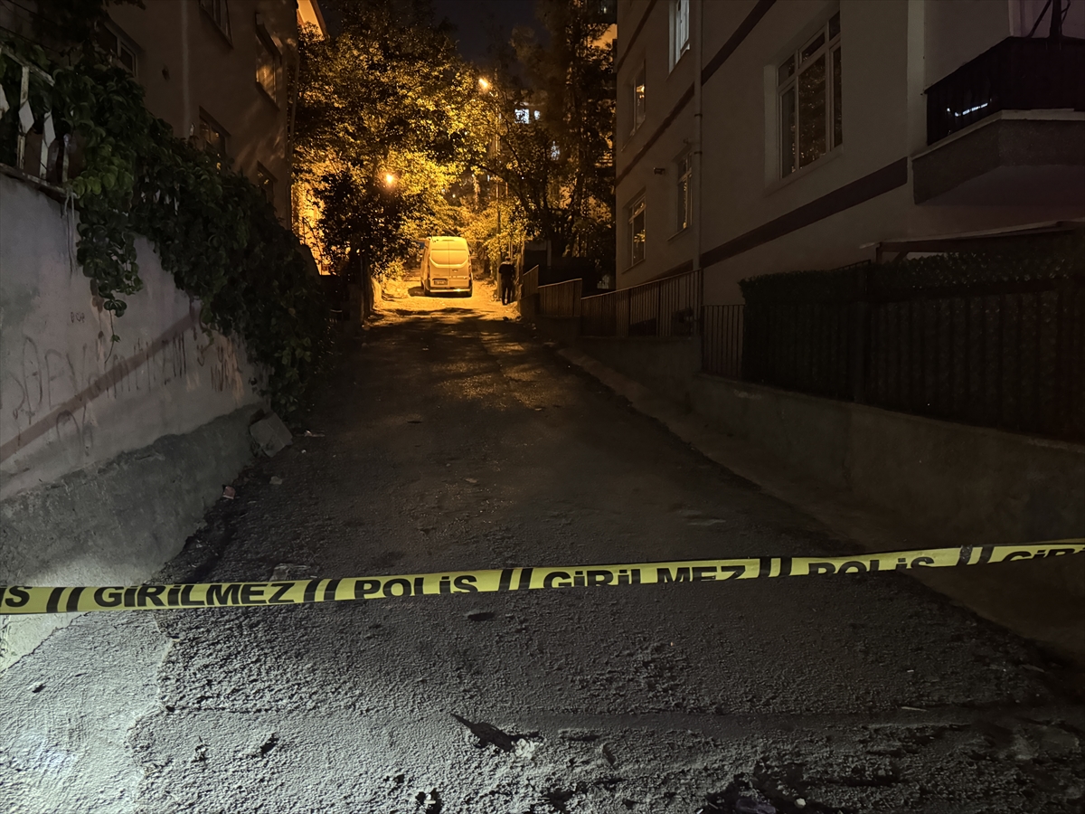 GÜNCELLEME - Başkentte bir apartman dairesinde 3 erkek cesedi bulundu
