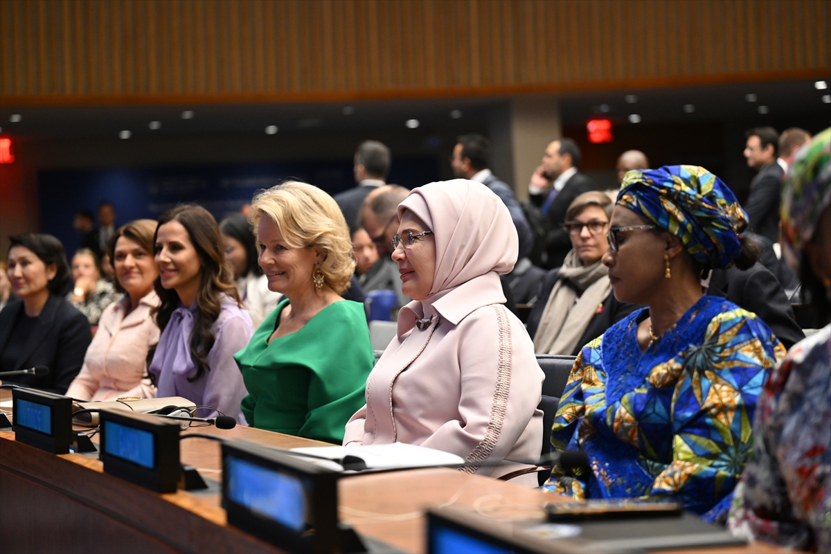 Emine Erdoğan, BM'de çocuklar için güvenli dijital sistemlerin inşasına ilişkin programda konuştu: