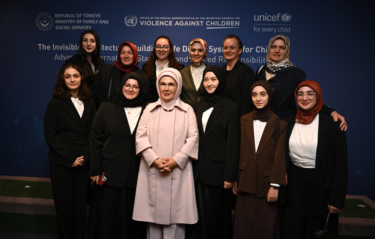 Emine Erdoğan, BM'de çocuklar için güvenli dijital sistemlerin inşasına ilişkin programda konuştu: