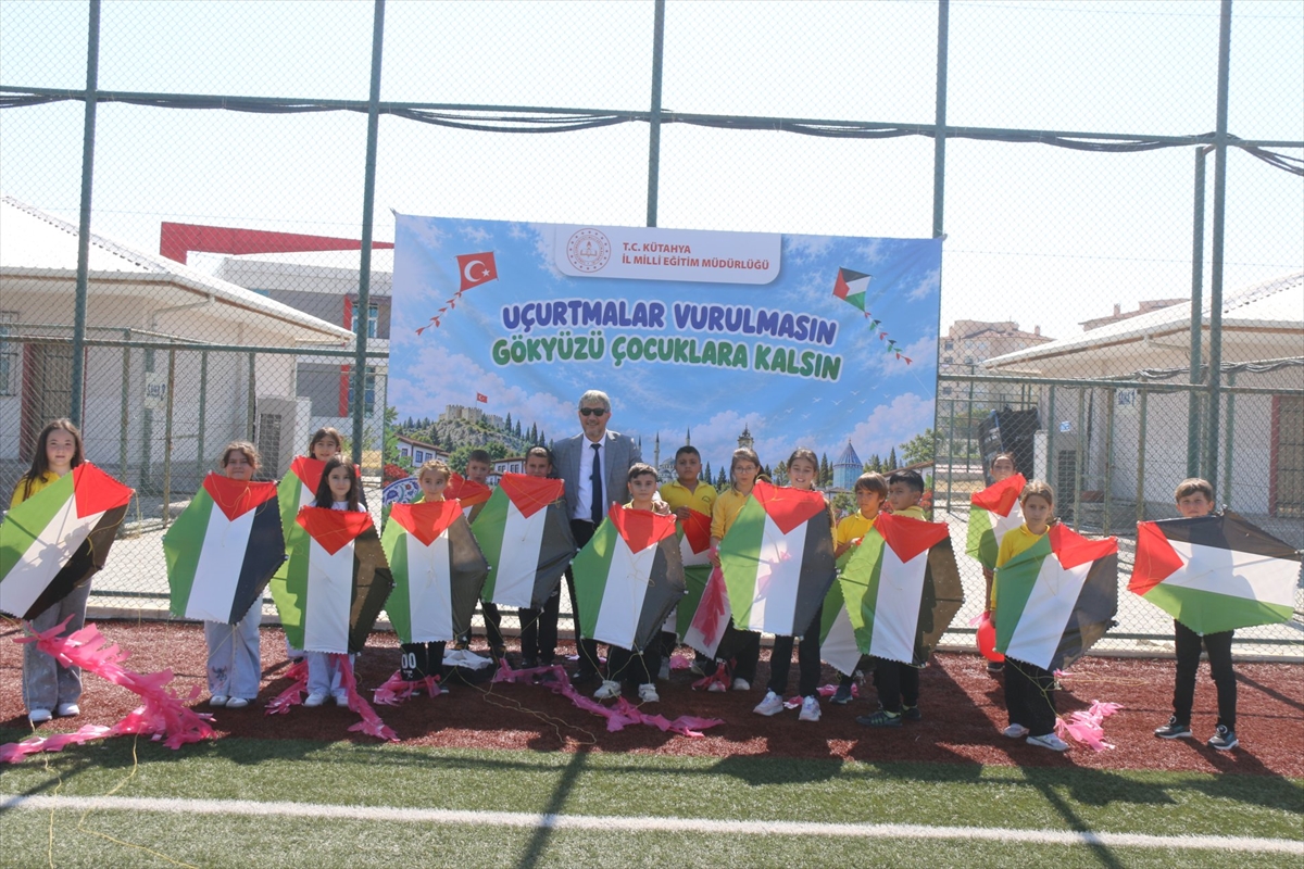 Kütahya'da uçurtmalar Gazzeli çocuklar için gökyüzüne bırakıldı