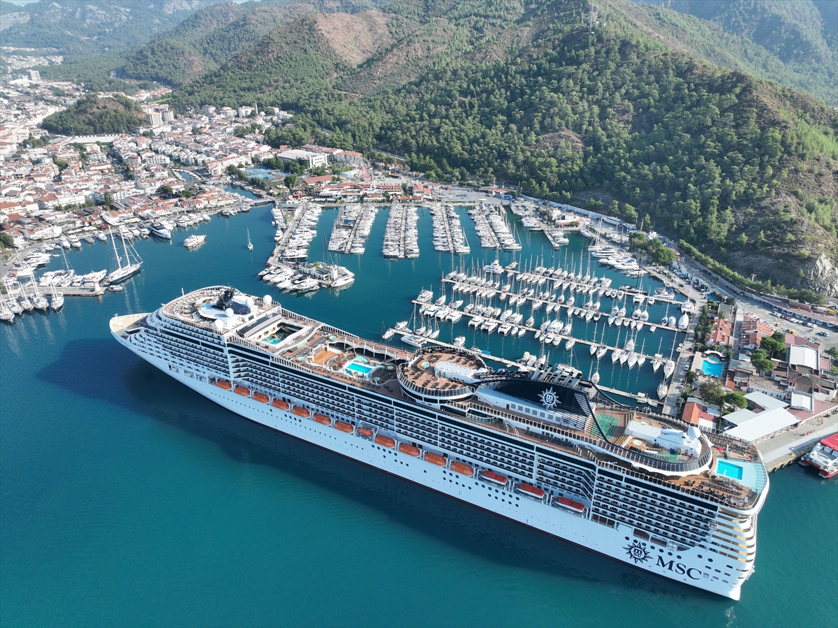 MSC Divina kruvaziyeri Marmaris'e 3 bin 893 turist getirdi