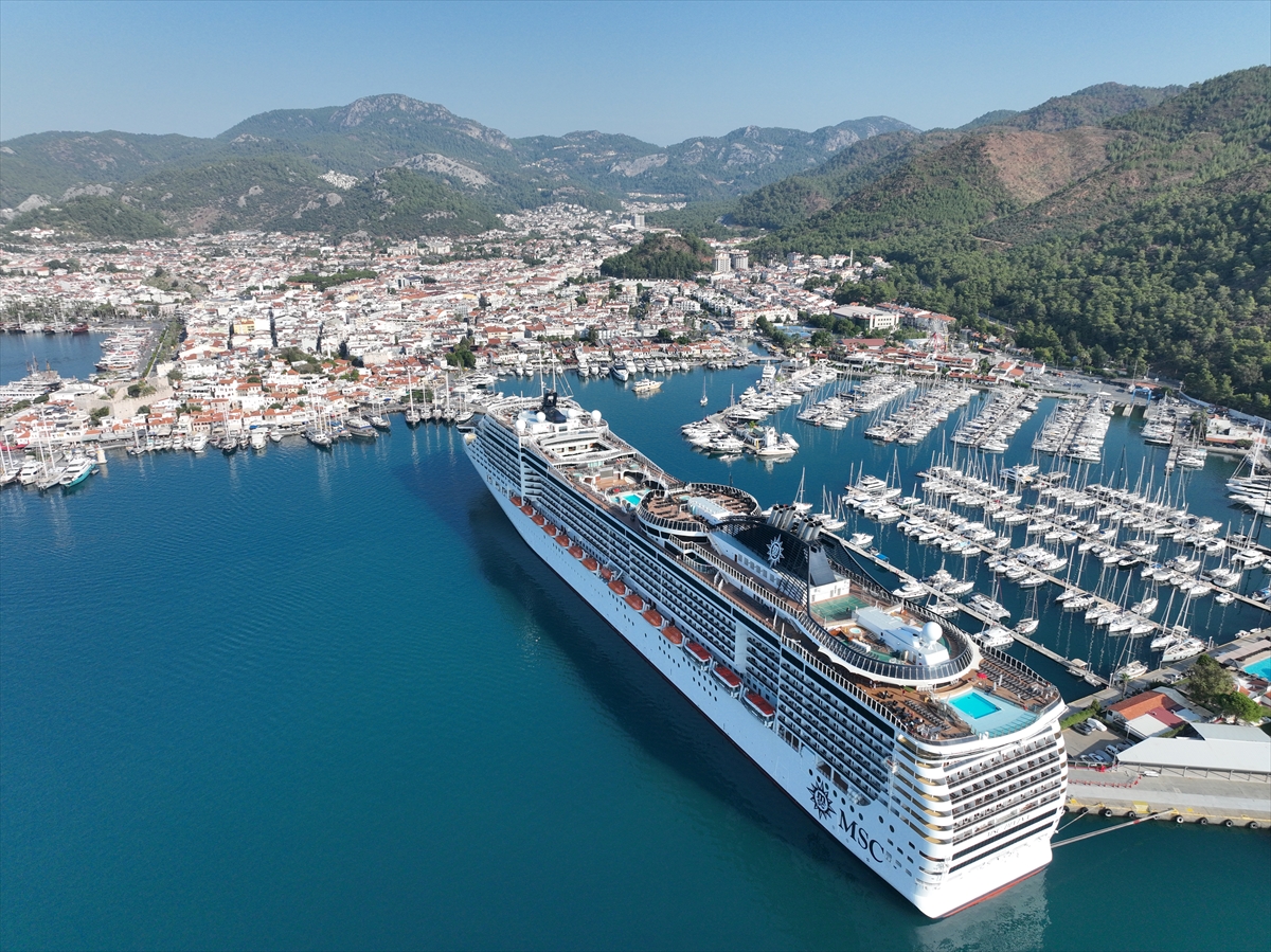 MSC Divina kruvaziyeri Marmaris'e 3 bin 893 turist getirdi