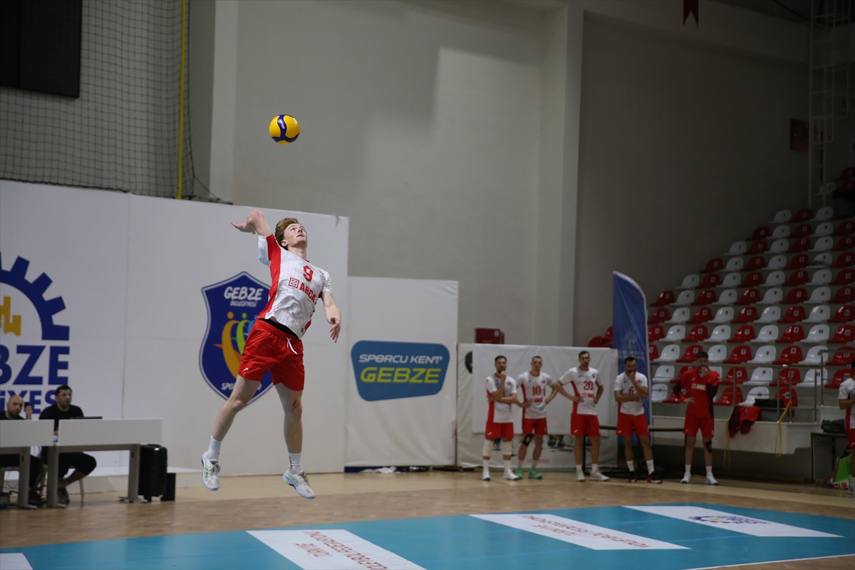 Gebze'de Dursun Ali Arslan anısına voleybol turnuvası sürüyor