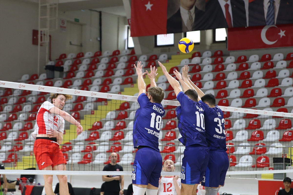 Gebze'de Dursun Ali Arslan anısına voleybol turnuvası sürüyor