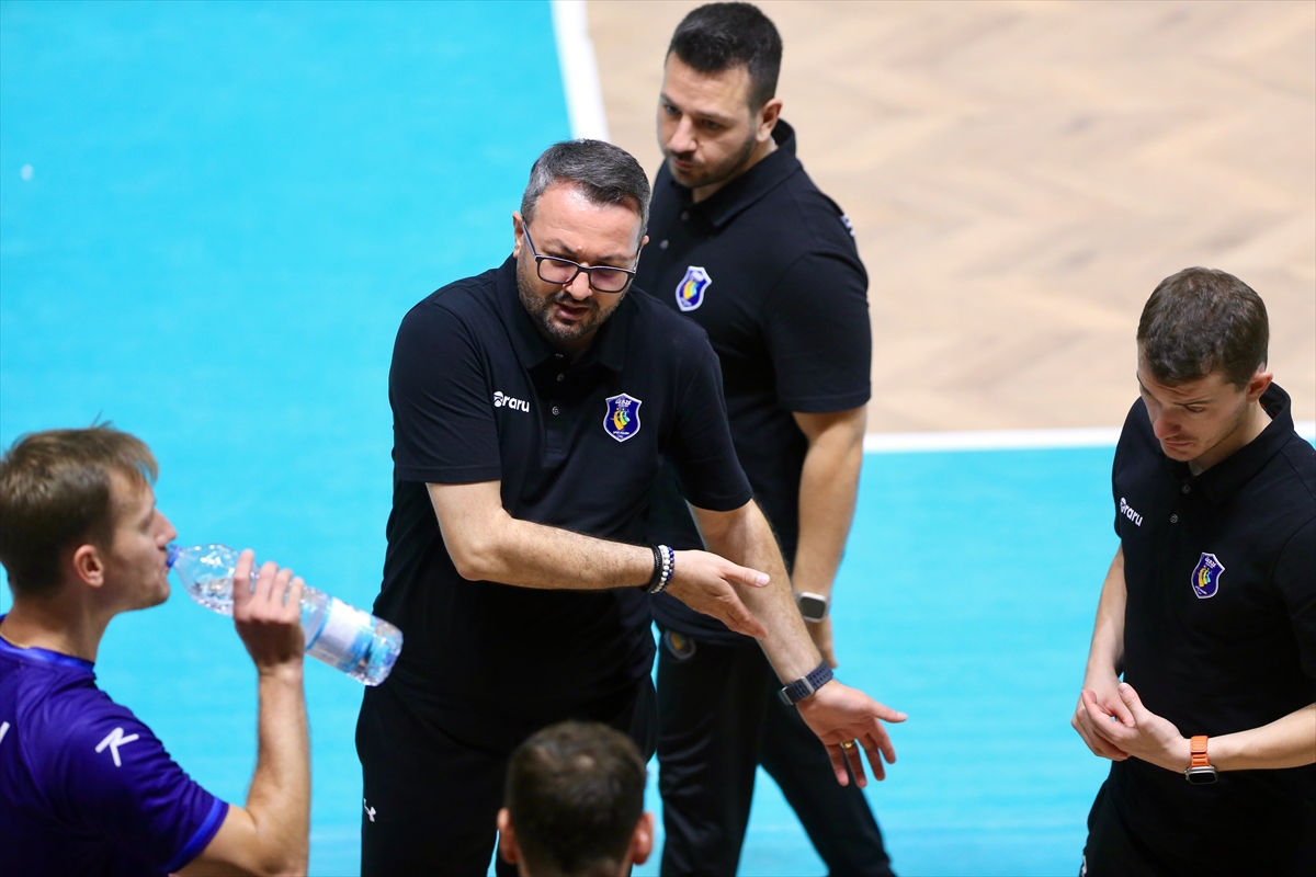 Gebze'de Dursun Ali Arslan anısına voleybol turnuvası sürüyor