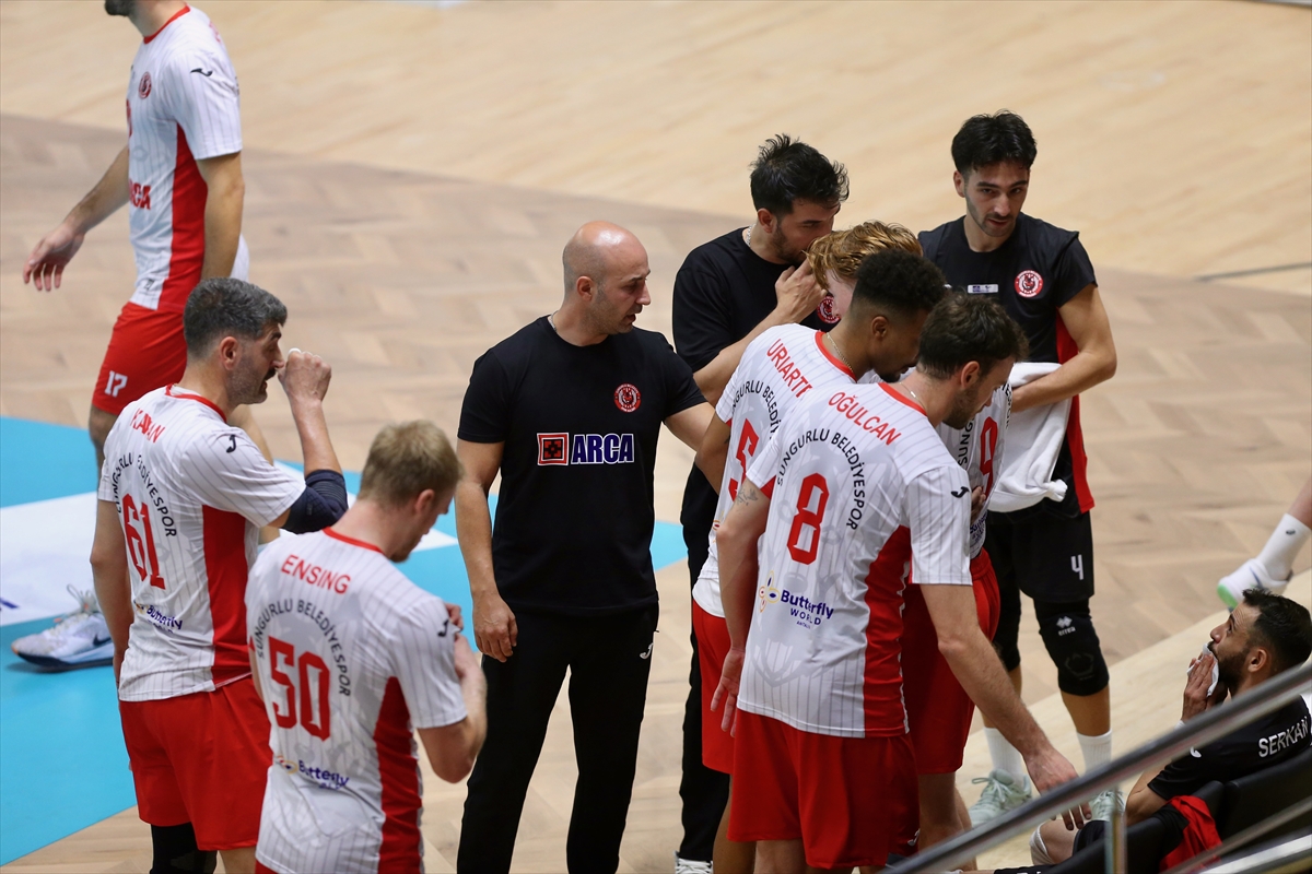 Gebze'de Dursun Ali Arslan anısına voleybol turnuvası sürüyor