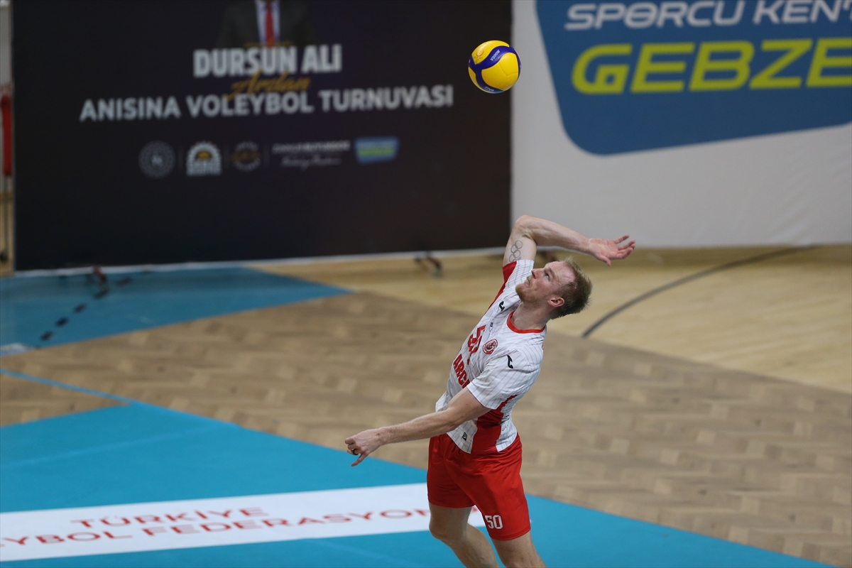 Gebze'de Dursun Ali Arslan anısına voleybol turnuvası sürüyor