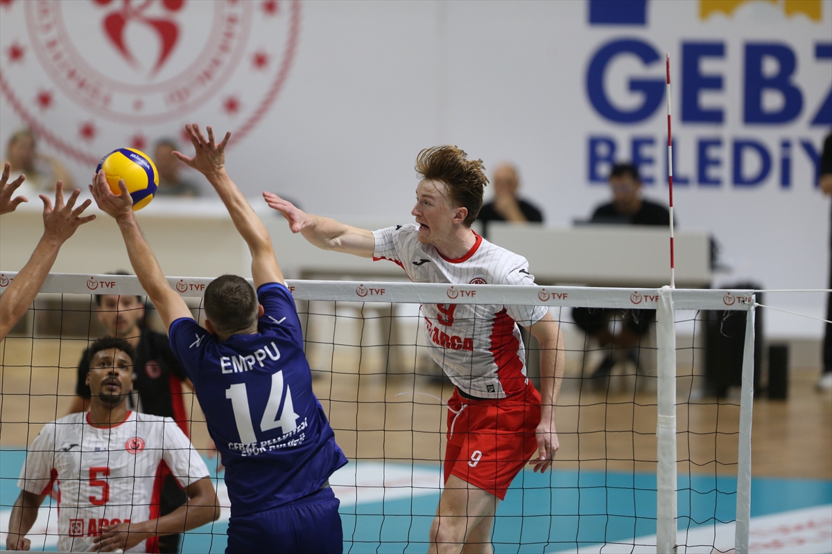 Gebze'de Dursun Ali Arslan anısına voleybol turnuvası sürüyor