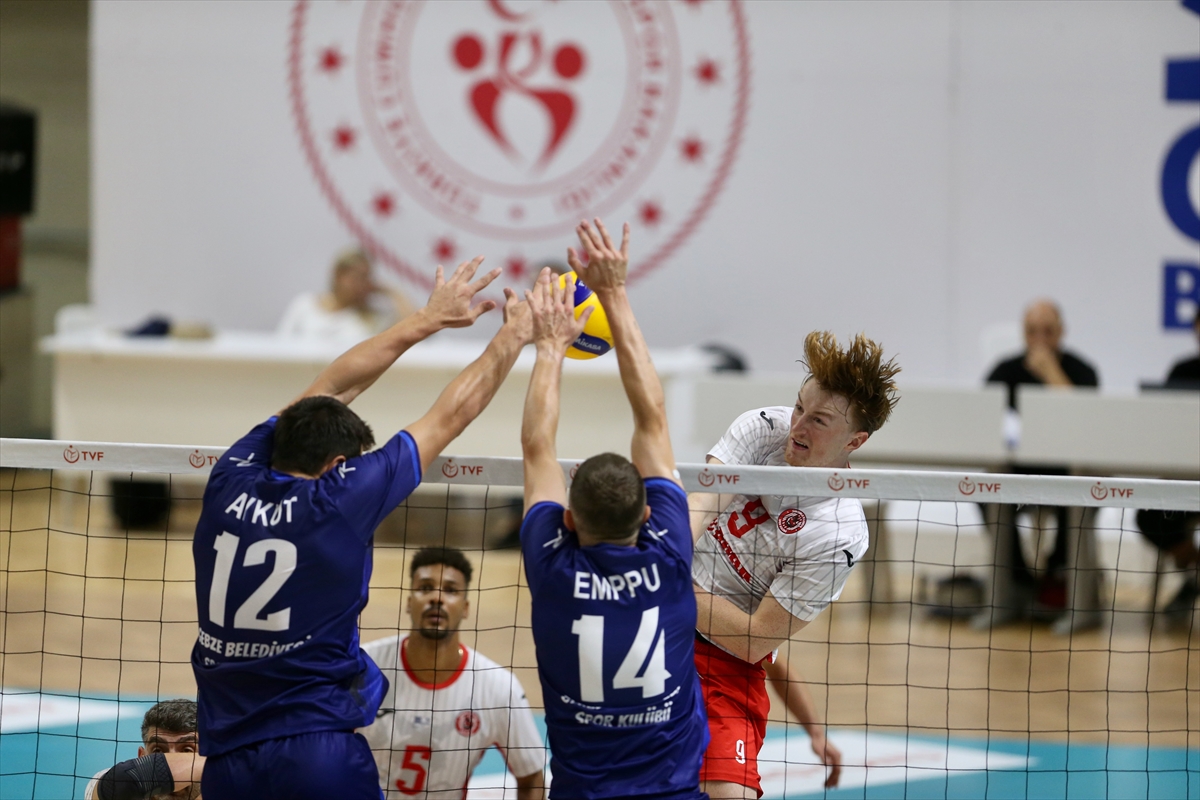 Gebze'de Dursun Ali Arslan anısına voleybol turnuvası sürüyor