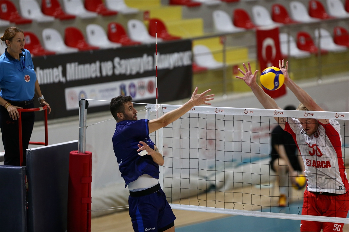 Gebze'de Dursun Ali Arslan anısına voleybol turnuvası sürüyor