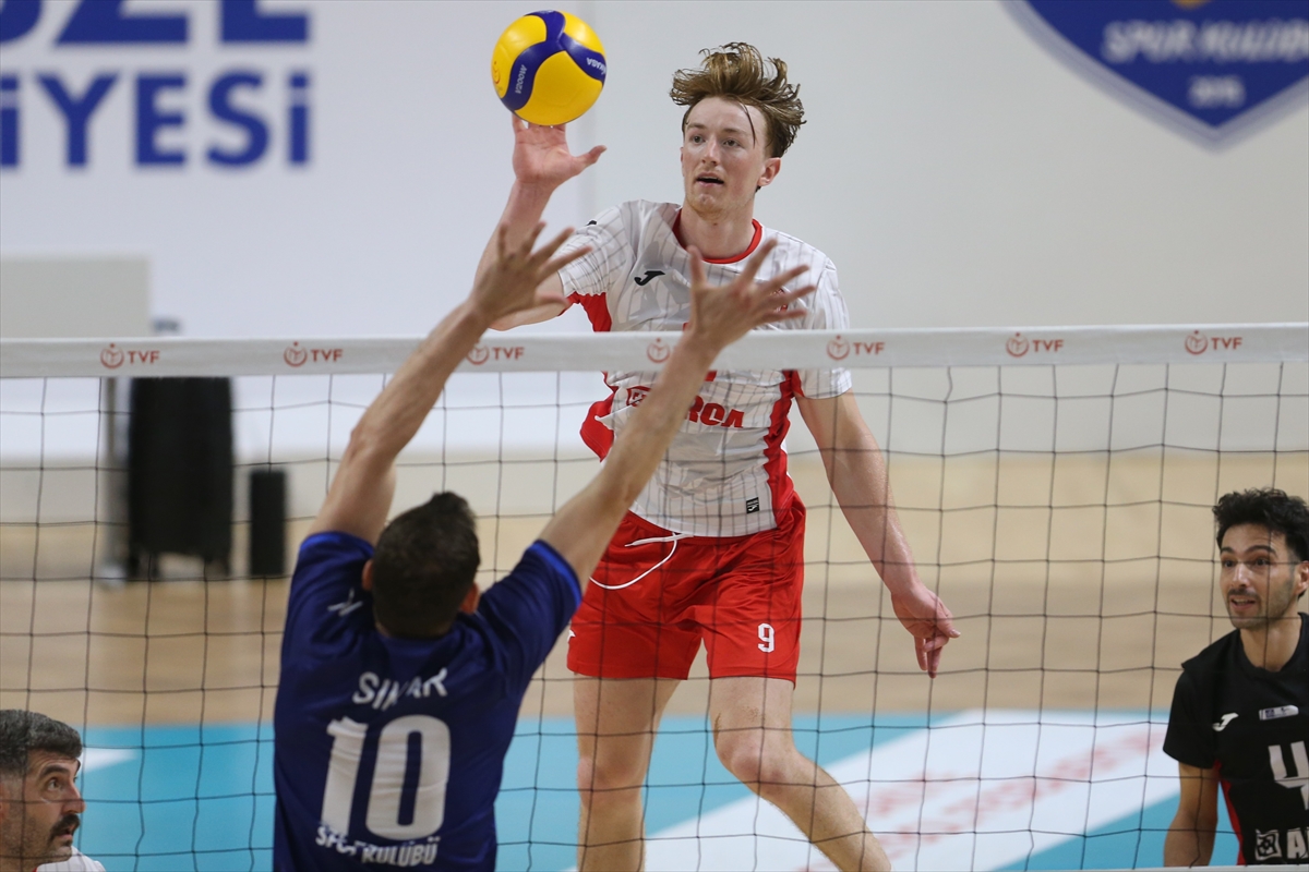 Gebze'de Dursun Ali Arslan anısına voleybol turnuvası sürüyor