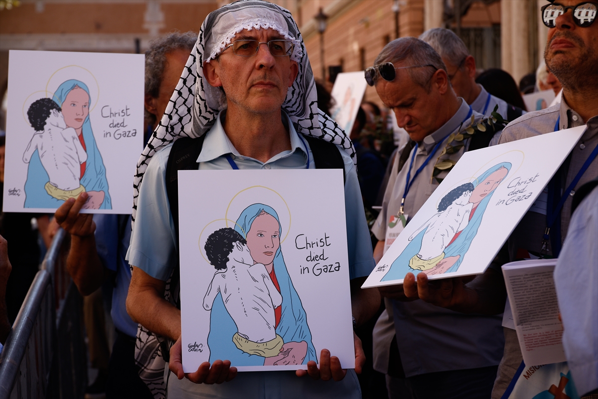 Pat Browne: Rahipler Roma'da Filistin soykırımını protesto etti