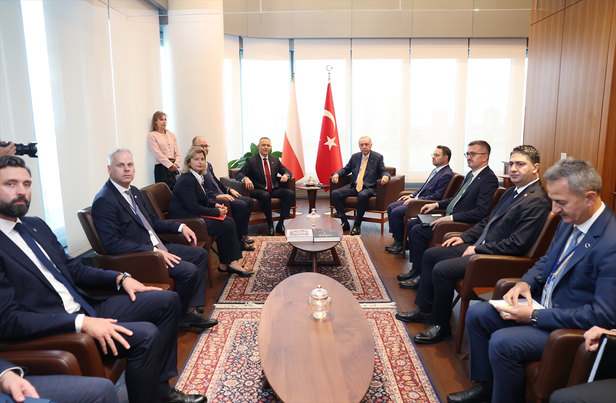 Cumhurbaşkanı Erdoğan: Polonya Cumhurbaşkanı Nawrocki ile görüştü