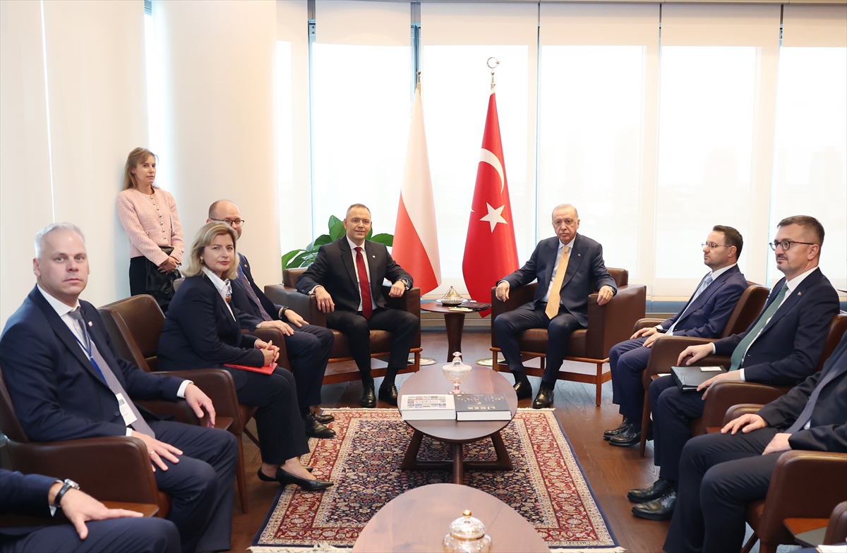 Cumhurbaşkanı Erdoğan: Polonya Cumhurbaşkanı Nawrocki ile görüştü