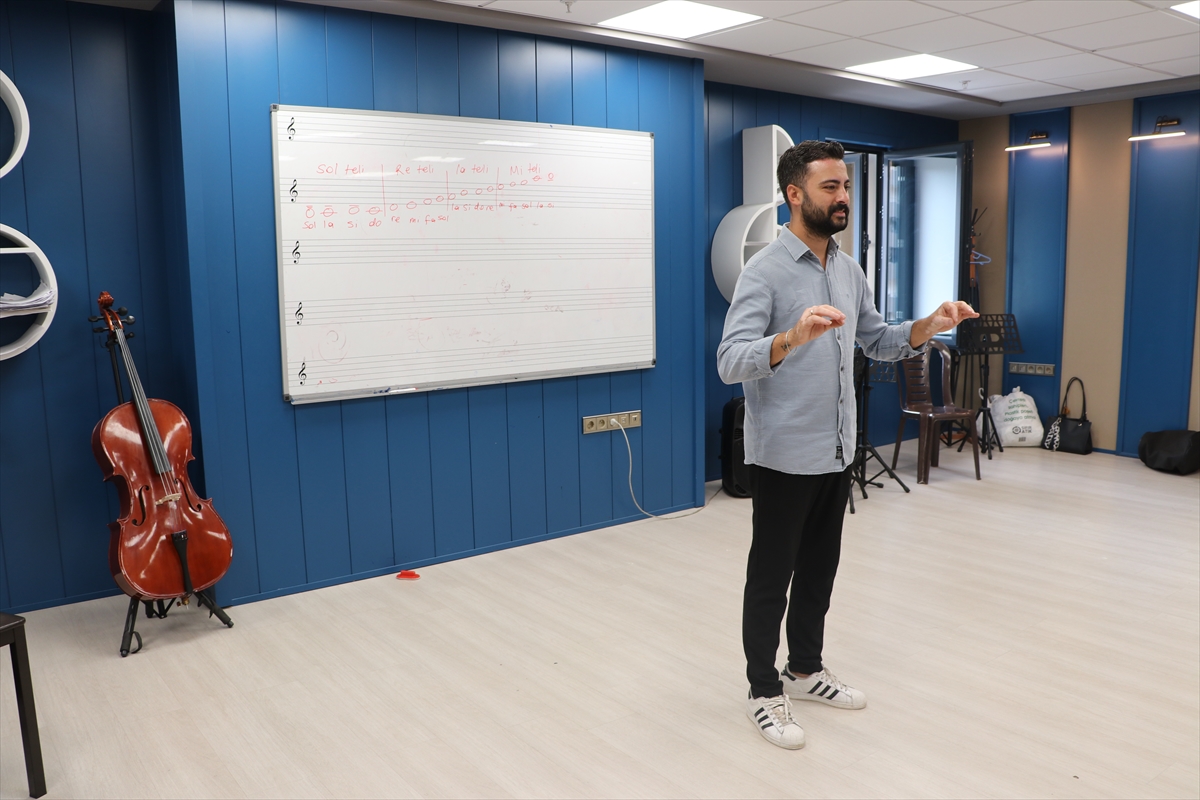 Gaziantep'te kadınlar darbuka ile hayatın ritmini yakalıyor