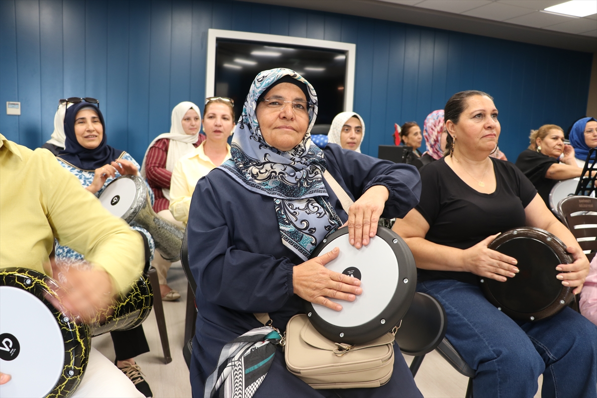 Gaziantep'te kadınlar darbuka ile hayatın ritmini yakalıyor