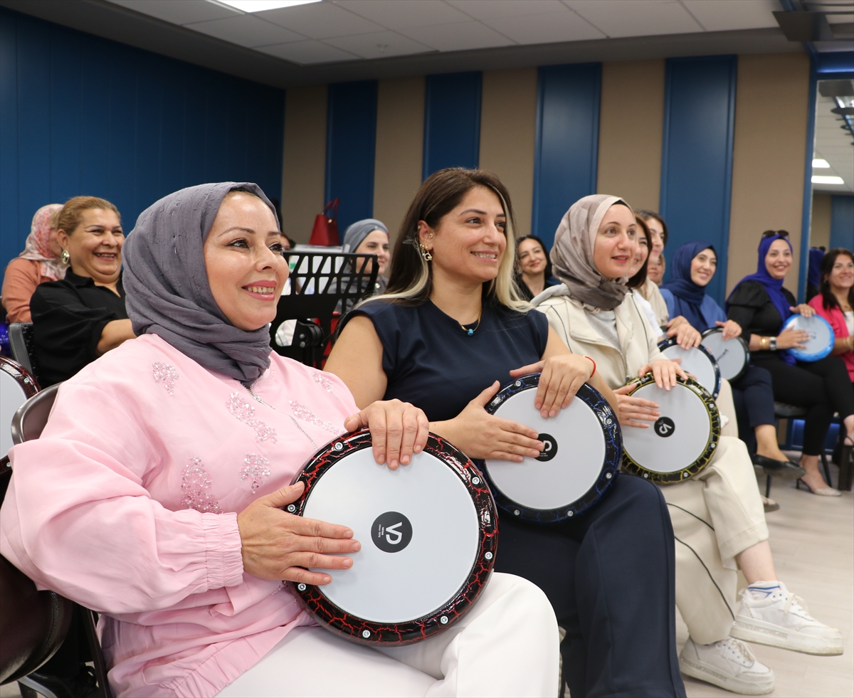 Gaziantep'te kadınlar darbuka ile hayatın ritmini yakalıyor