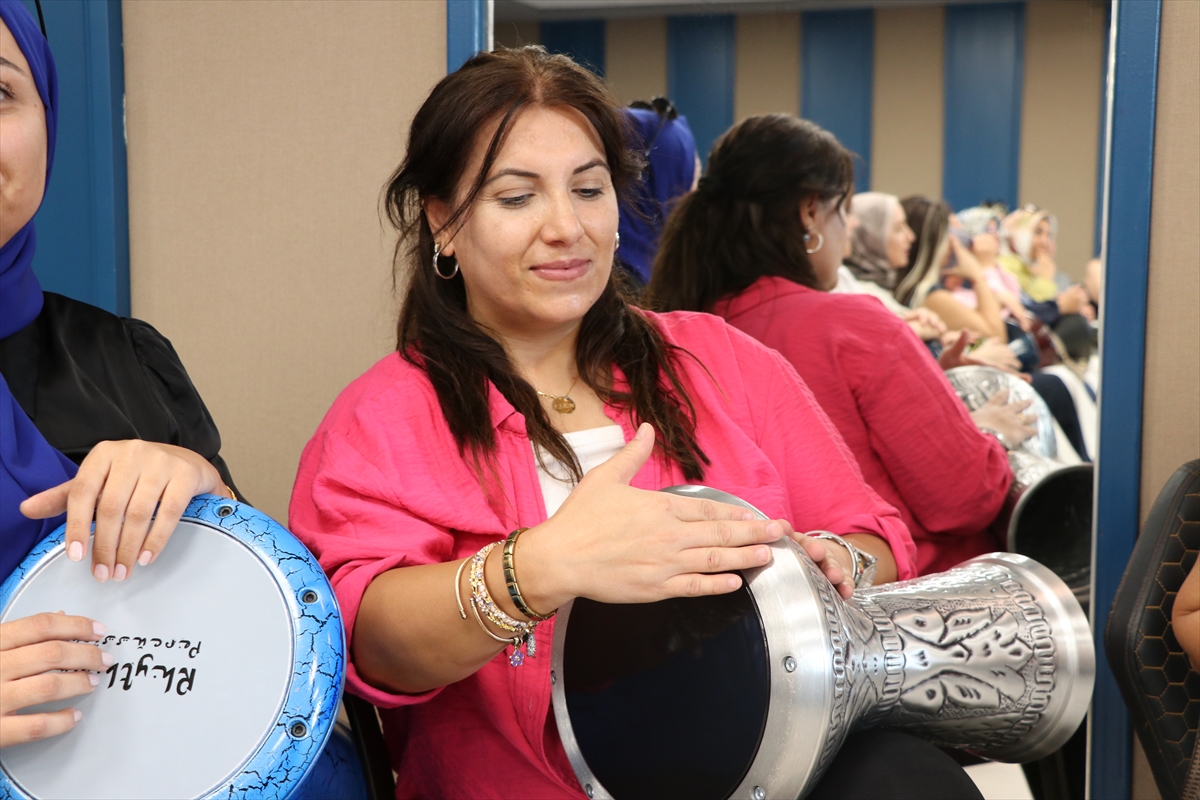 Gaziantep'te kadınlar darbuka ile hayatın ritmini yakalıyor