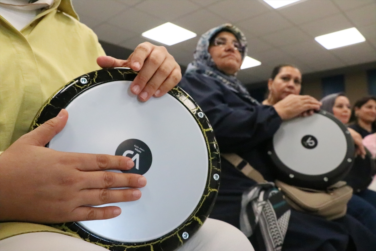 Gaziantep'te kadınlar darbuka ile hayatın ritmini yakalıyor