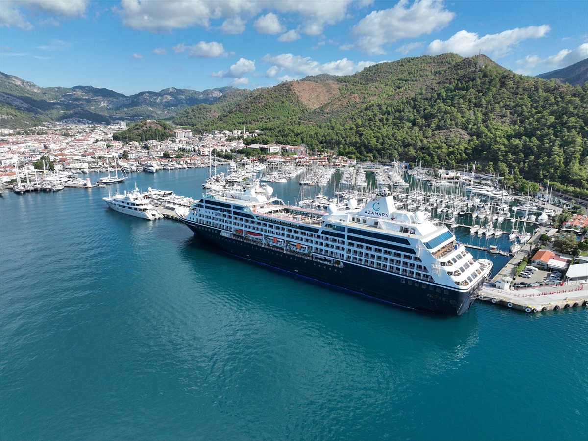 "Azamara Onward" kruvaziyeri Marmaris'e 668 turist getirdi