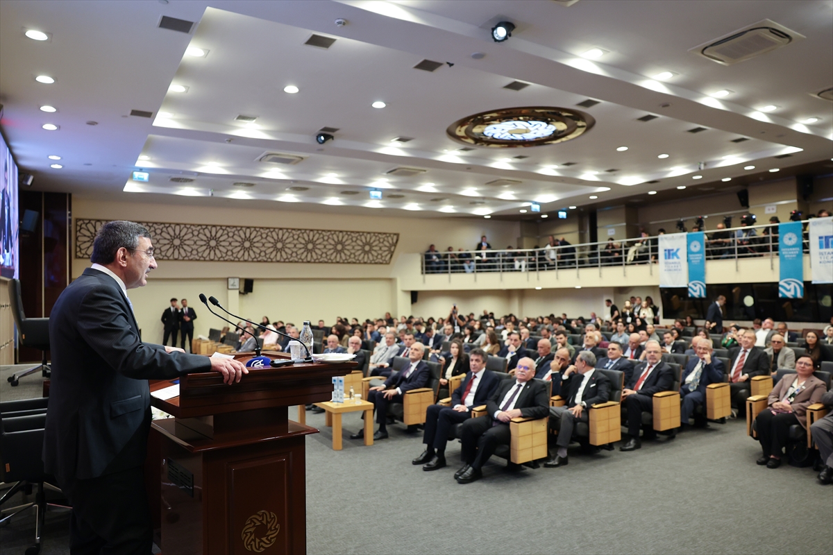 Cevdet Yılmaz: Türkiye istikrarını koruyarak cazibe merkezi olacak