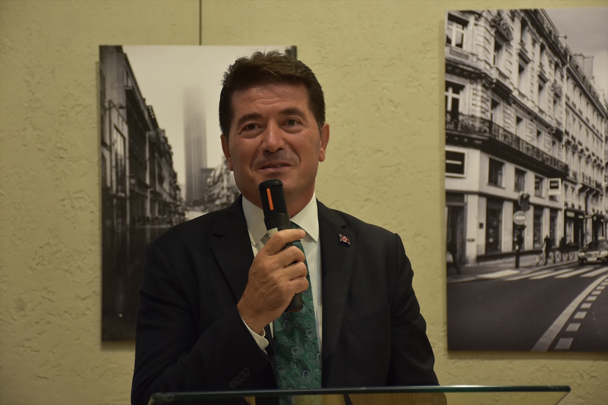Trabzon'da Paris Yalnızlığı sergisi sanatseverlerle buluştu