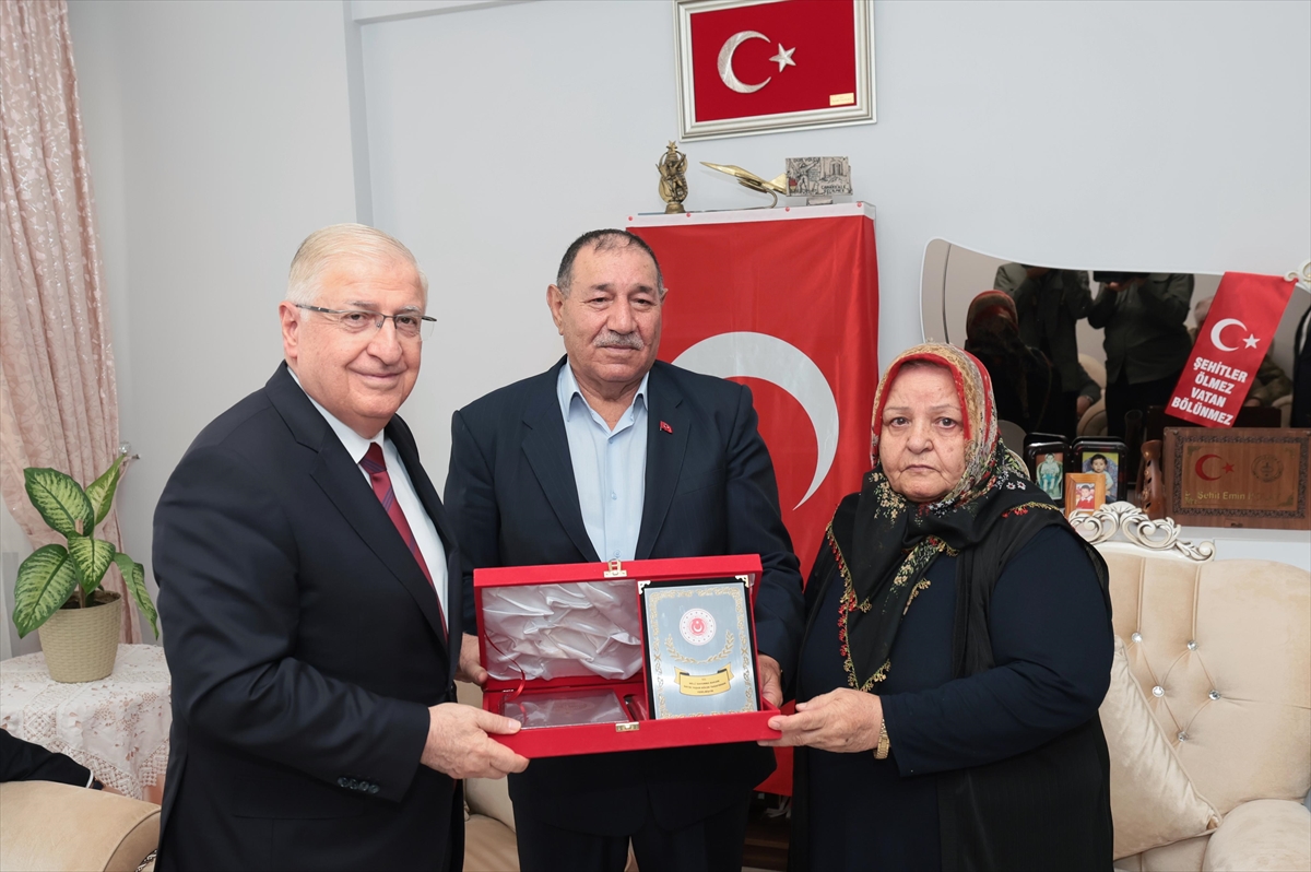 Bakan Güler: Şehit Emin Polat'ın ailesine ziyaret